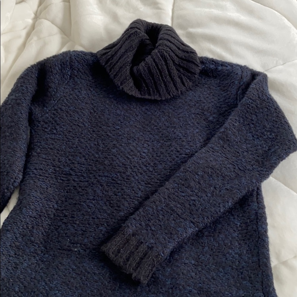 RVCA Chunky knit turtleneck sweater! Navy blue